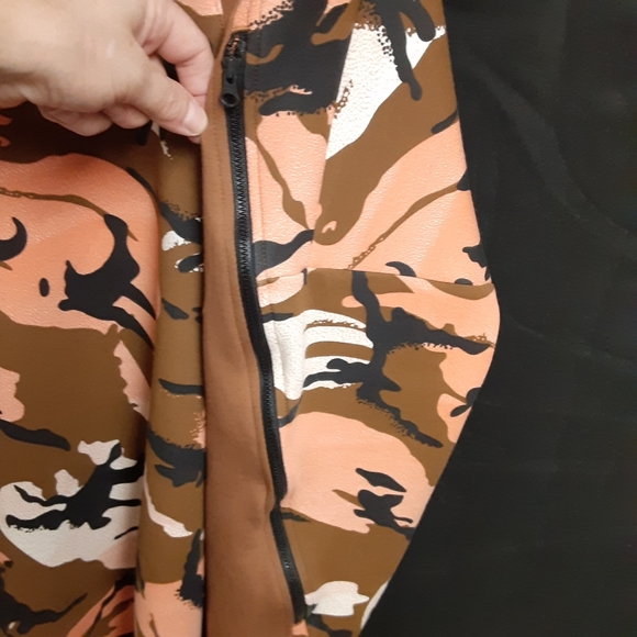 ADIDAS ALLOVER PRINT DESERT CAMOFLAGE HOODIE GQ2911 PULLOVER MENS XXL/2XL  EUC - Picture 13 of 16